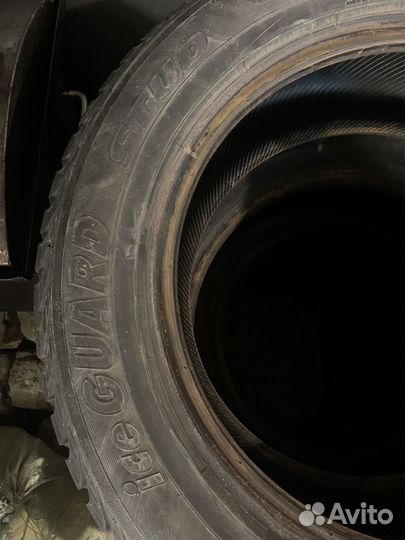 Yokohama Ice Guard Stud IG55 215/55 R16