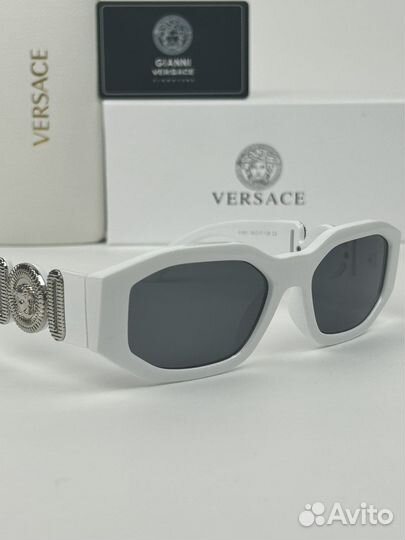 Солнцезащитные очки versace