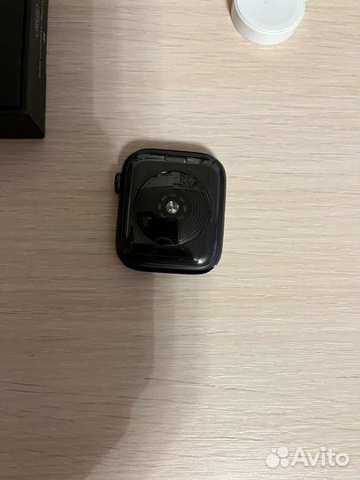 Часы apple watch se 44 mm nike