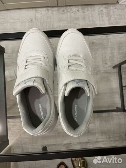 Кроссовки женские