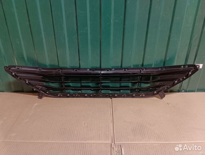 Решетка в бампер нижняя Hyundai Elantra MD