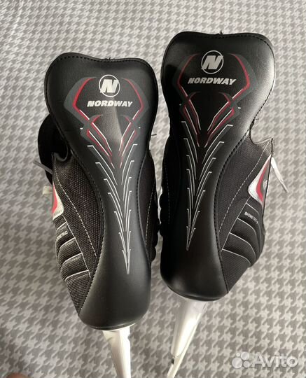 Коньки хоккейные