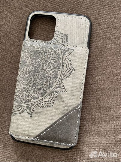 Чехол на iPhone