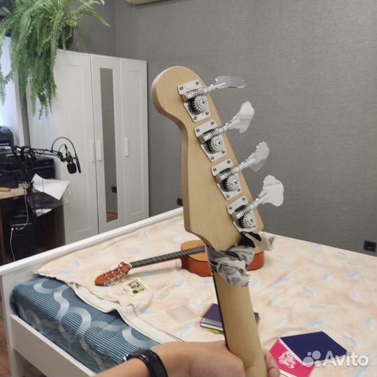 Продам бас гитару