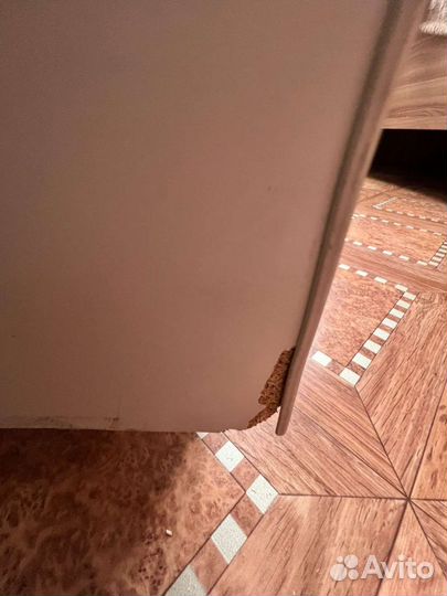 Детская кроватка с маятником белая