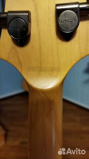 Бас гитара леворукая