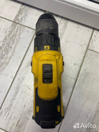 Дрель-шуруповёрт DeWalt DCD776