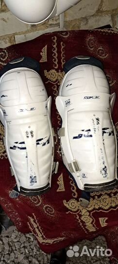 Щитки хоккейные 12