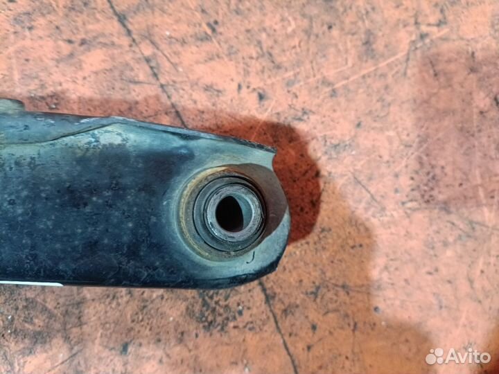 Рычаг передний левый Mitsubishi Pajero io H77W