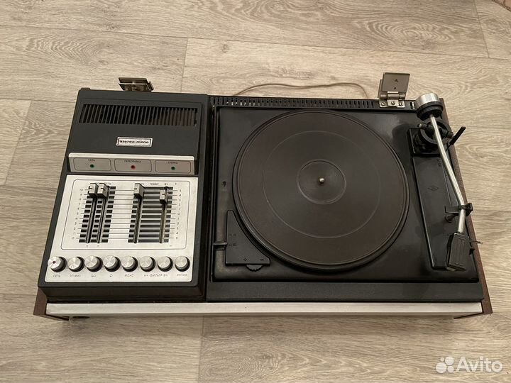 Виниловый проигрыватель