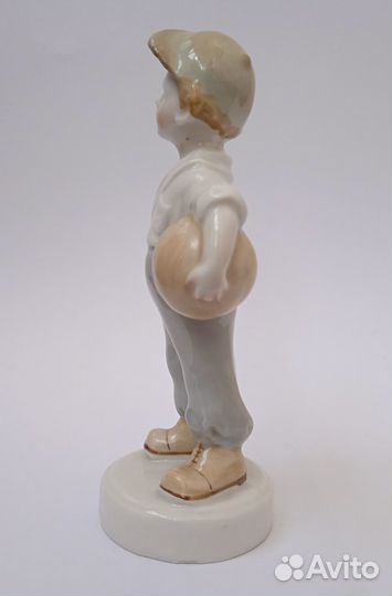 Статуэтка Юный футболист Рига