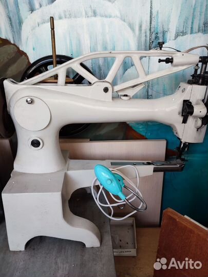 Сапожная швейная машинка