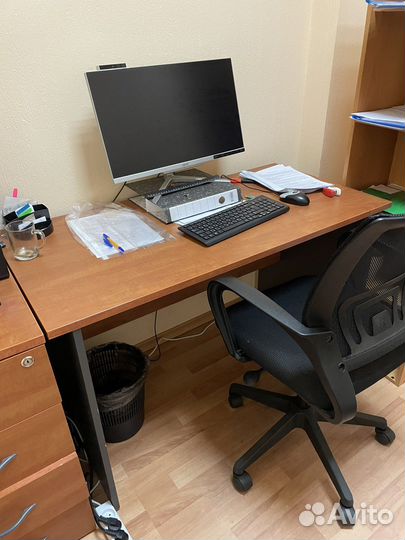 Стул кресло офисный на колесах