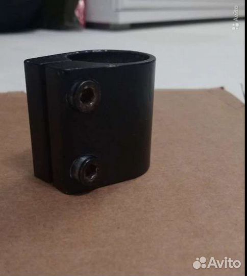 Зажим для трюкового самоката