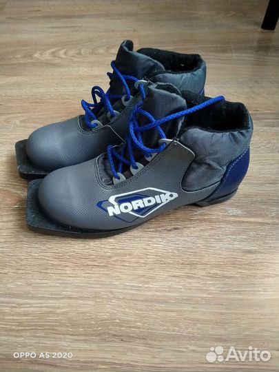 Лыжные ботинки