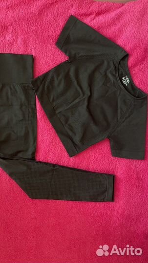 Бесшовный спортивный костюм M