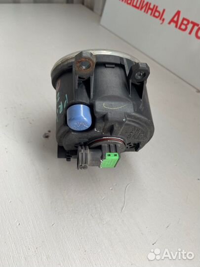 Фара противотуманная левая Toyota Prius ZVW30