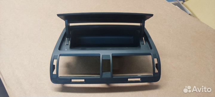 Дефлектор воздушный с бардачком Шкода Октавия А5