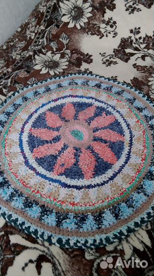 Коврик вязаный