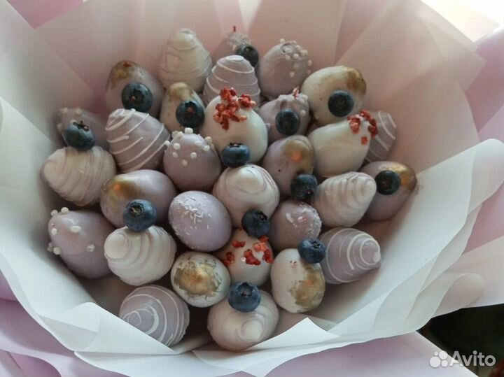 Клубничный букет из клубники в шоколаде с ягодами