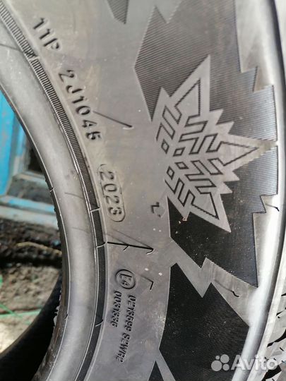 Royal Black Royal Stud II 195/75 R16C 107R