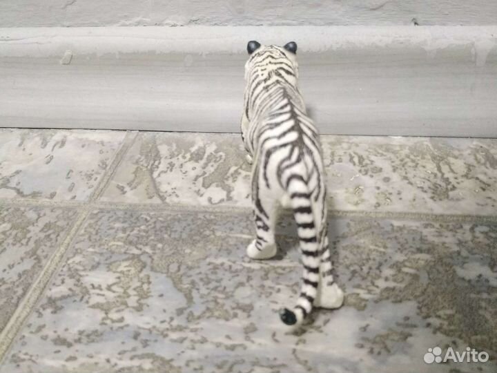 Игрушка белый тигр