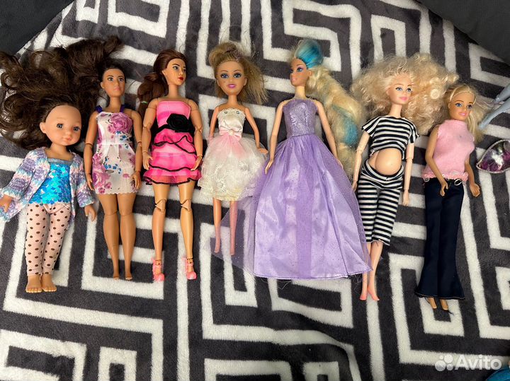 Кукла барби с детьми и одеждой