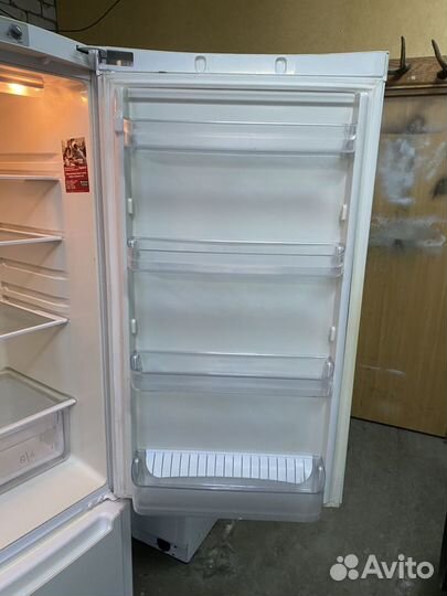 Холодильник Hotpoint Ariston No frost