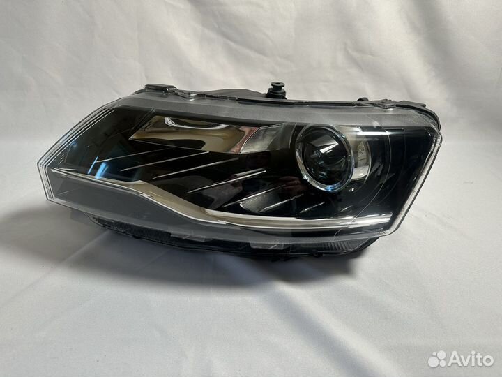 Фара левая Skoda Rapid 1 рестайлинг ксенон