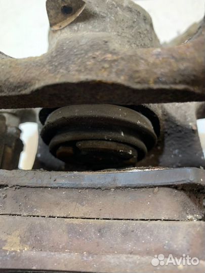 Суппорт задний правый Volkswagen Passat B6 2.0 BMR