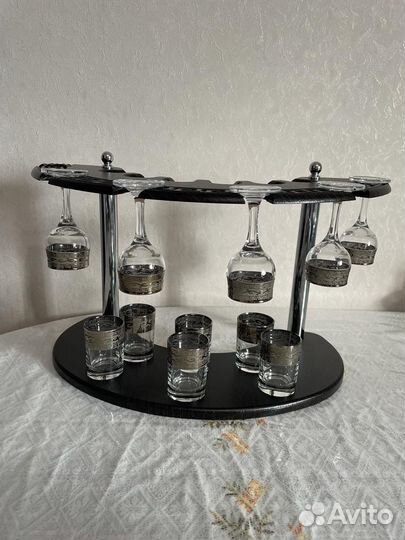 Барная стойка с рюмками