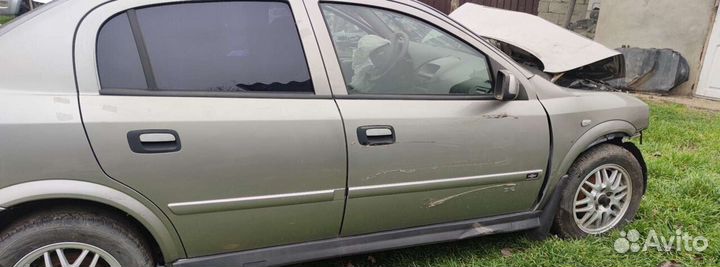 Opel Astra крышка багажника