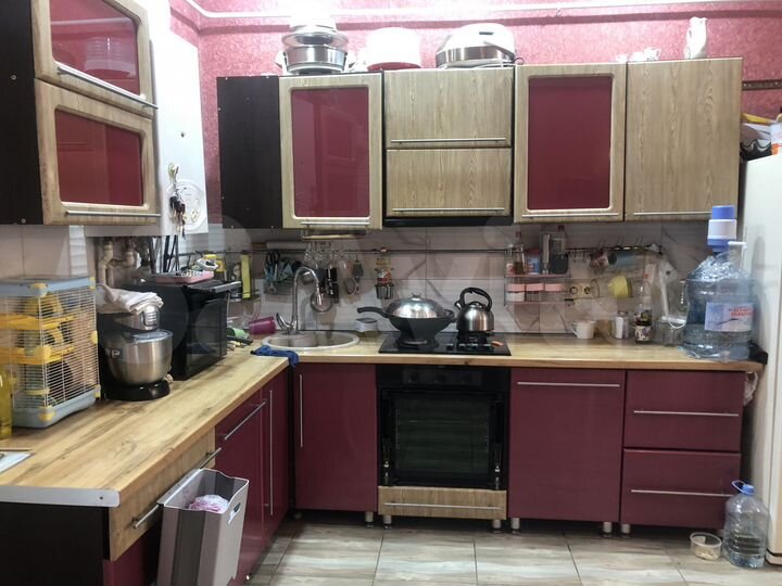 2-к. квартира, 42 м², 1/10 эт.