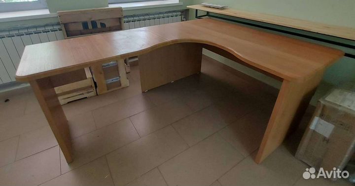 Угловой письменный стол