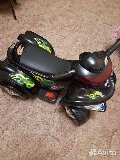 Детский квадроцикл на аккумуляторе