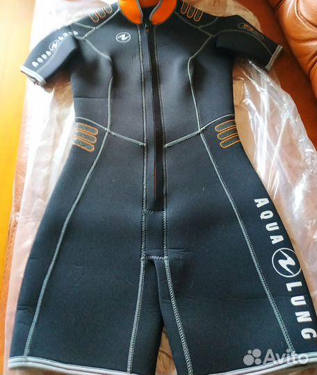 Гидрокостюм женский новый