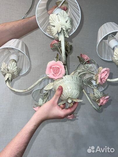 Люстра с абажуром