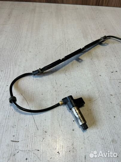 Датчик abs задний правый Nissan Sunny