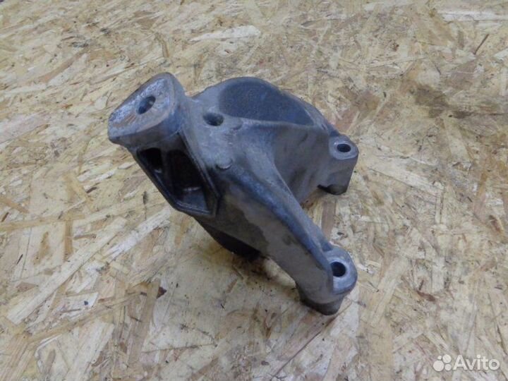 Кронштейн опоры двигателя Audi A4 Allroad B8 CDN