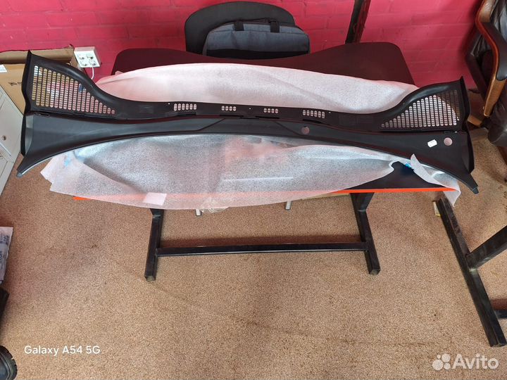 Решетка под лобовое стекло Volkswagen Polo 2010