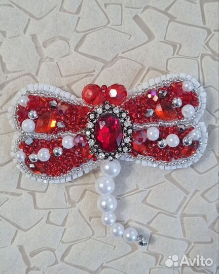 Брошь ручной работы из бисера