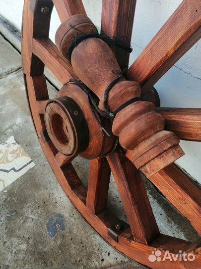 Колесо от телеги деревянное