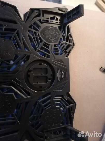 Охлаждающая подставка для ноутбука