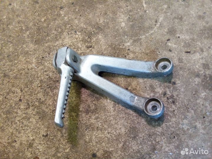 Кронштейн подножки левый honda cbr900 rr 919 cbr