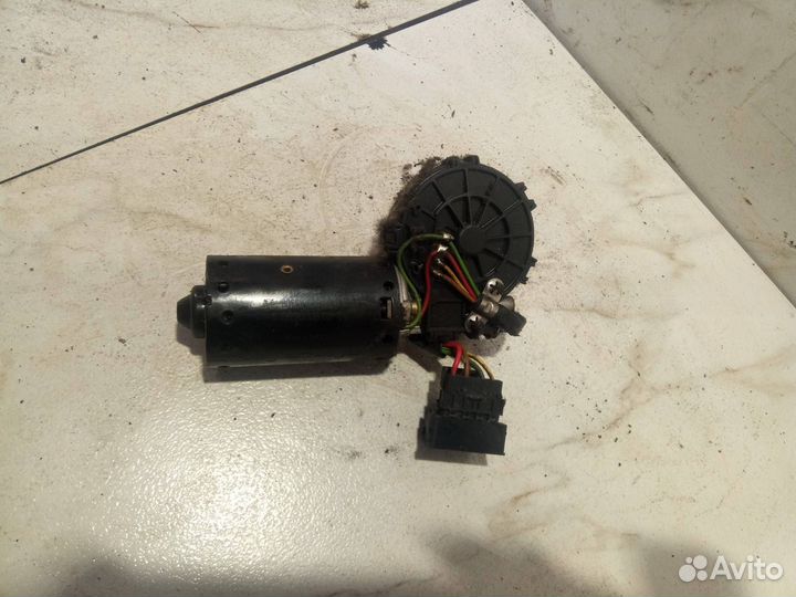 Моторчик трапеции дворников (стеклоочистителя)
