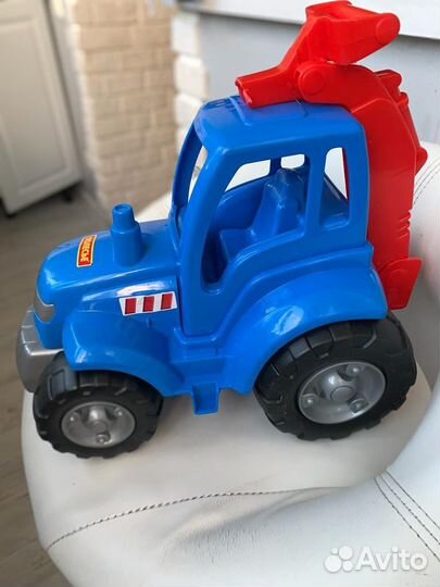 Игрушка синий трактор большой
