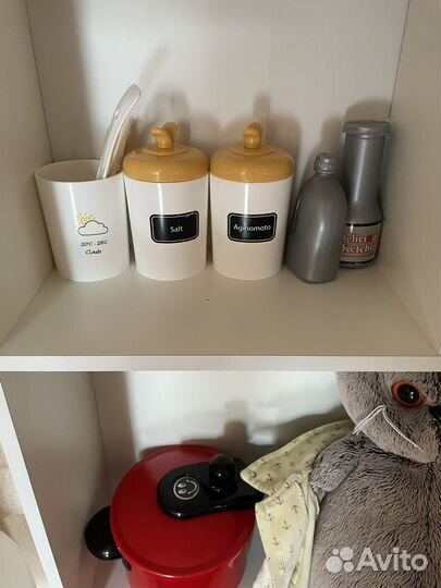 Детская кухня с посудой и едой