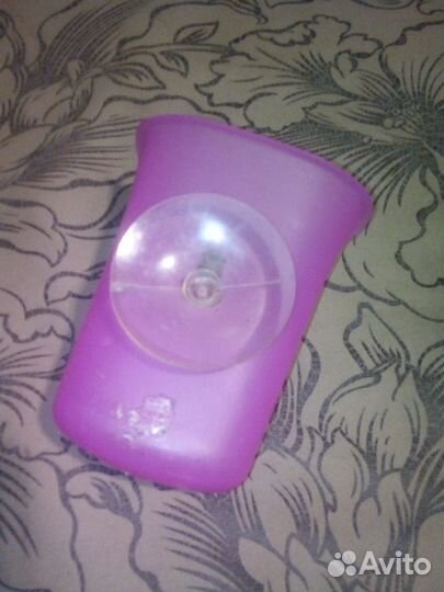 Стаканчик для зубных щёток настенный,футляры новые