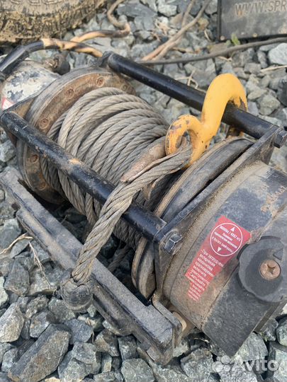 Лебедка спрут 9000