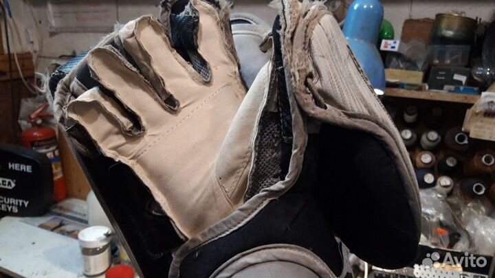 Ремонт ладошек хоккейных краг, обуви, сумок